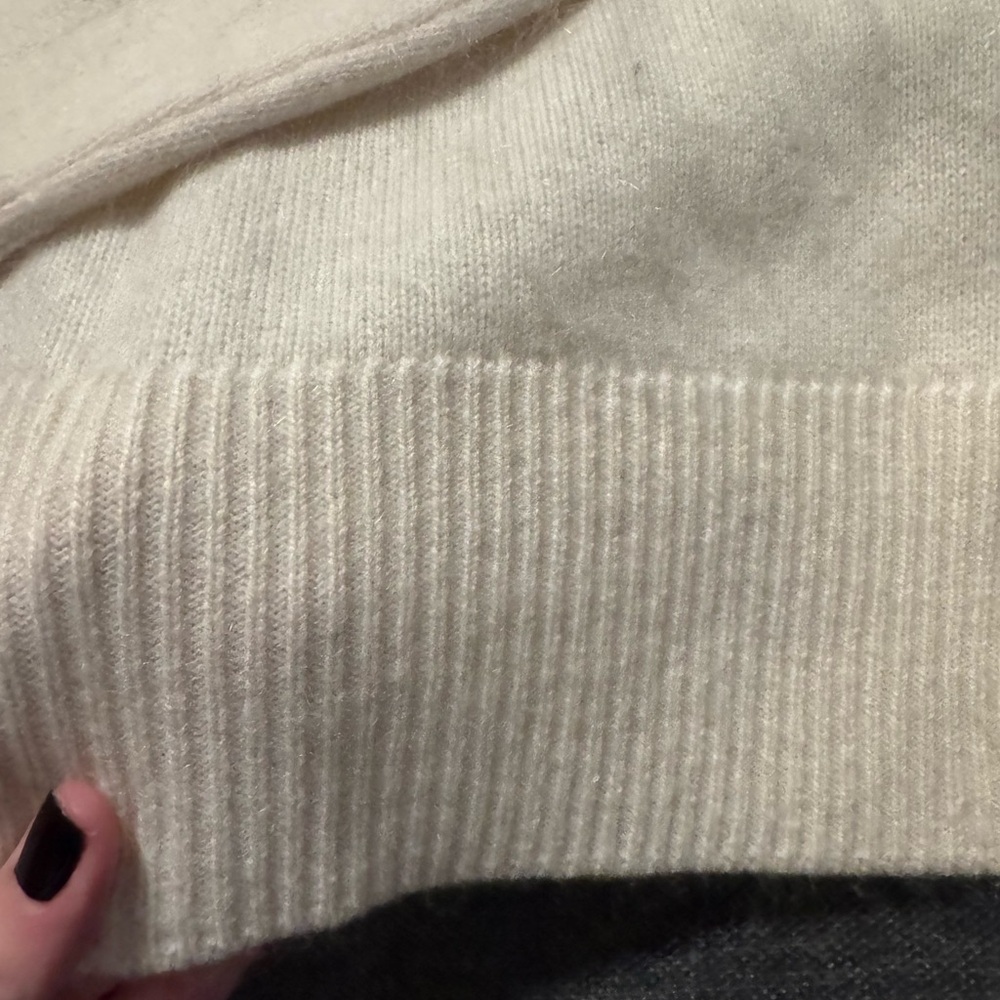 Cream Aritzia Sweater - Picture 7 of 7